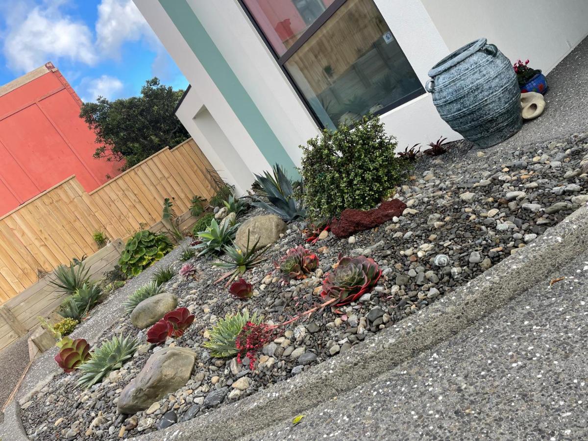Ātahu Bed & Breakfast Porirua Bagian luar foto